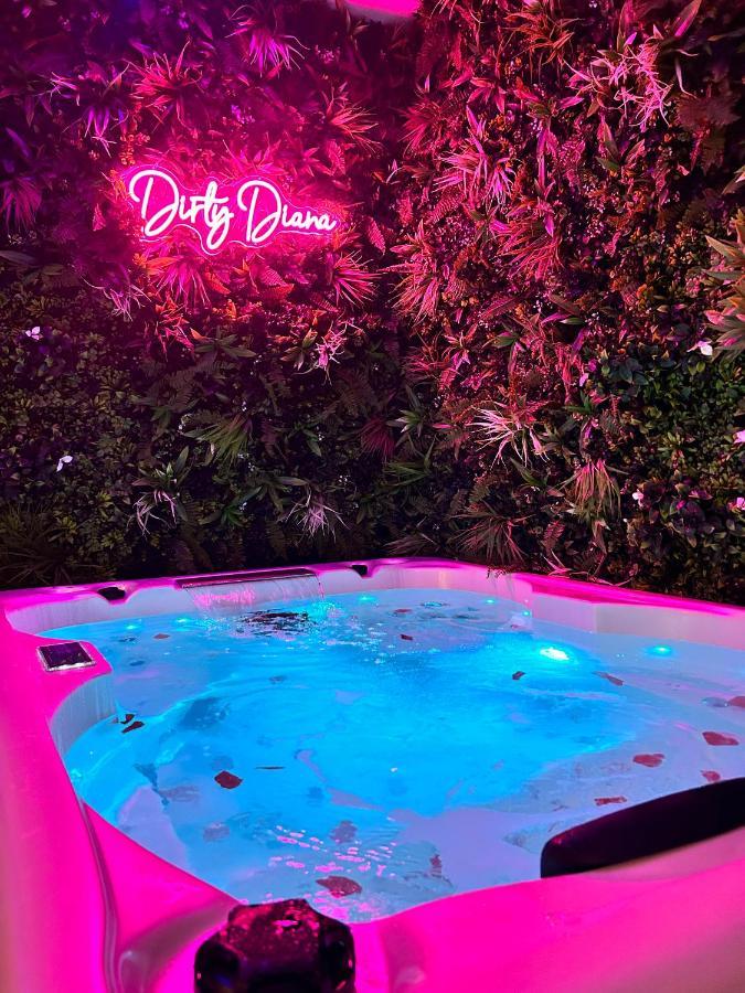 Love Room Suite Dirty Diana 오바뉴 외부 사진